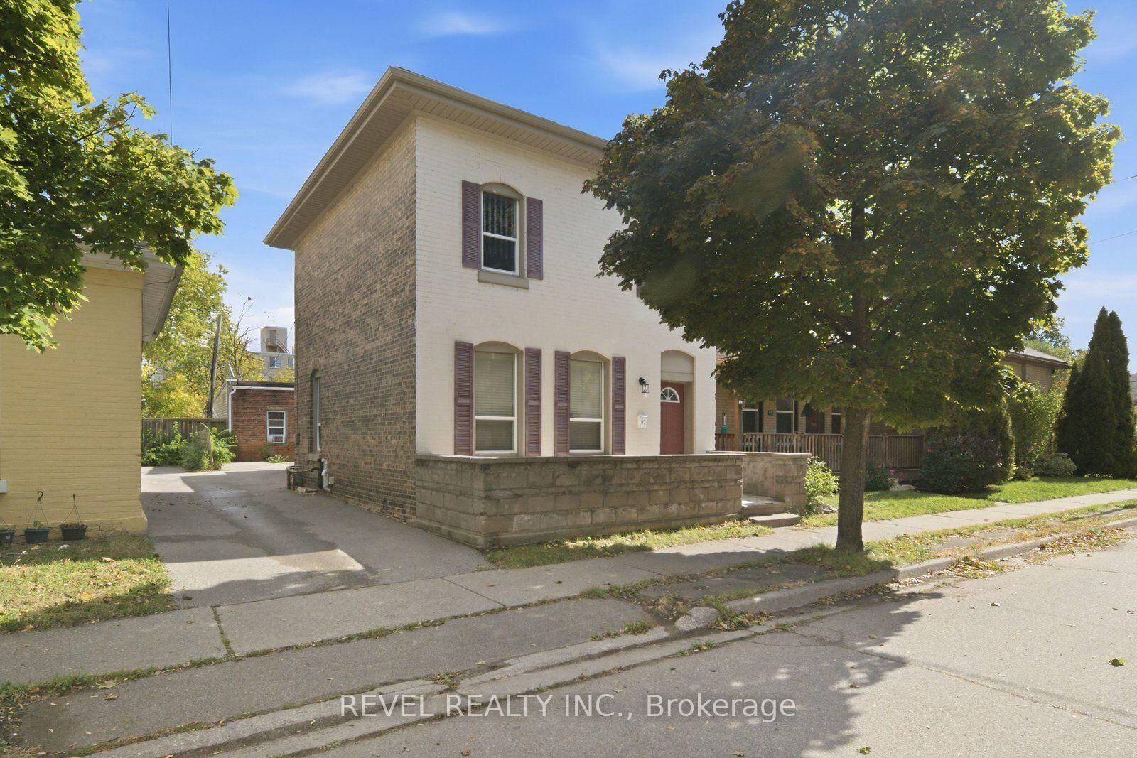Property Photo:  97 Queen Street  ON N3T 3C1 