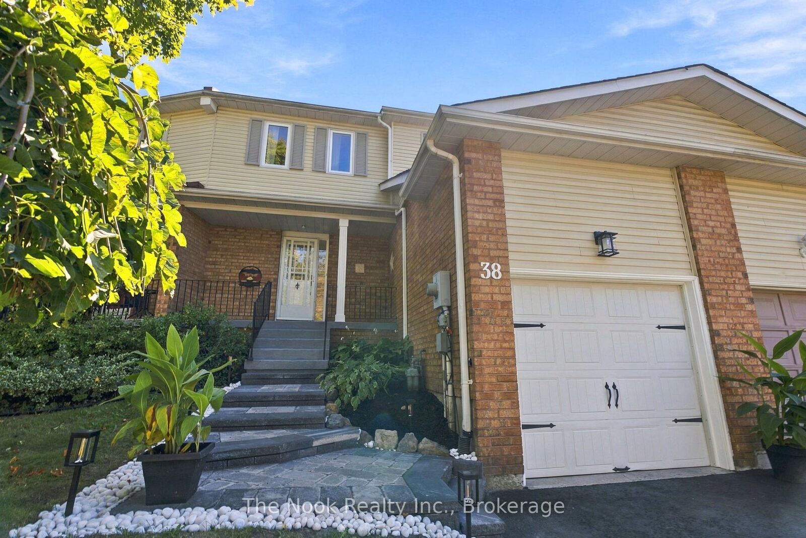 Property Photo:  38 Galbraith Court  ON L1C 4P5 
