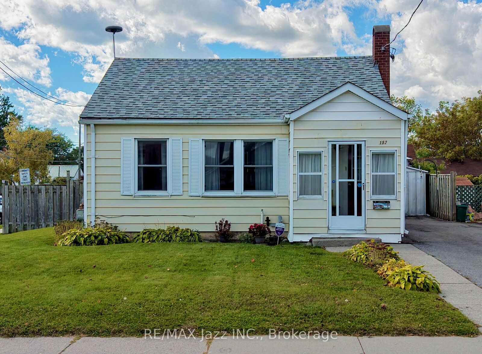 Property Photo:  152 Victoria Street N  ON L1A 3N1 