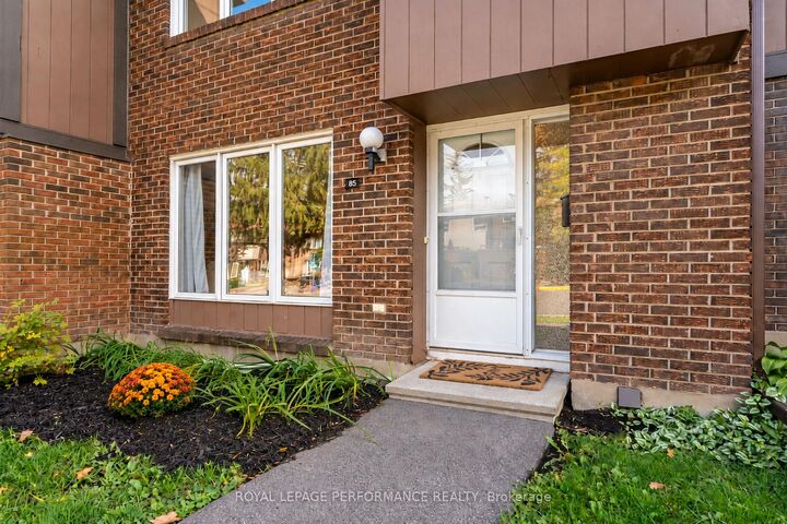 Photo de la propriété:  2111 Montreal Road 85  ON K1J 8M8 