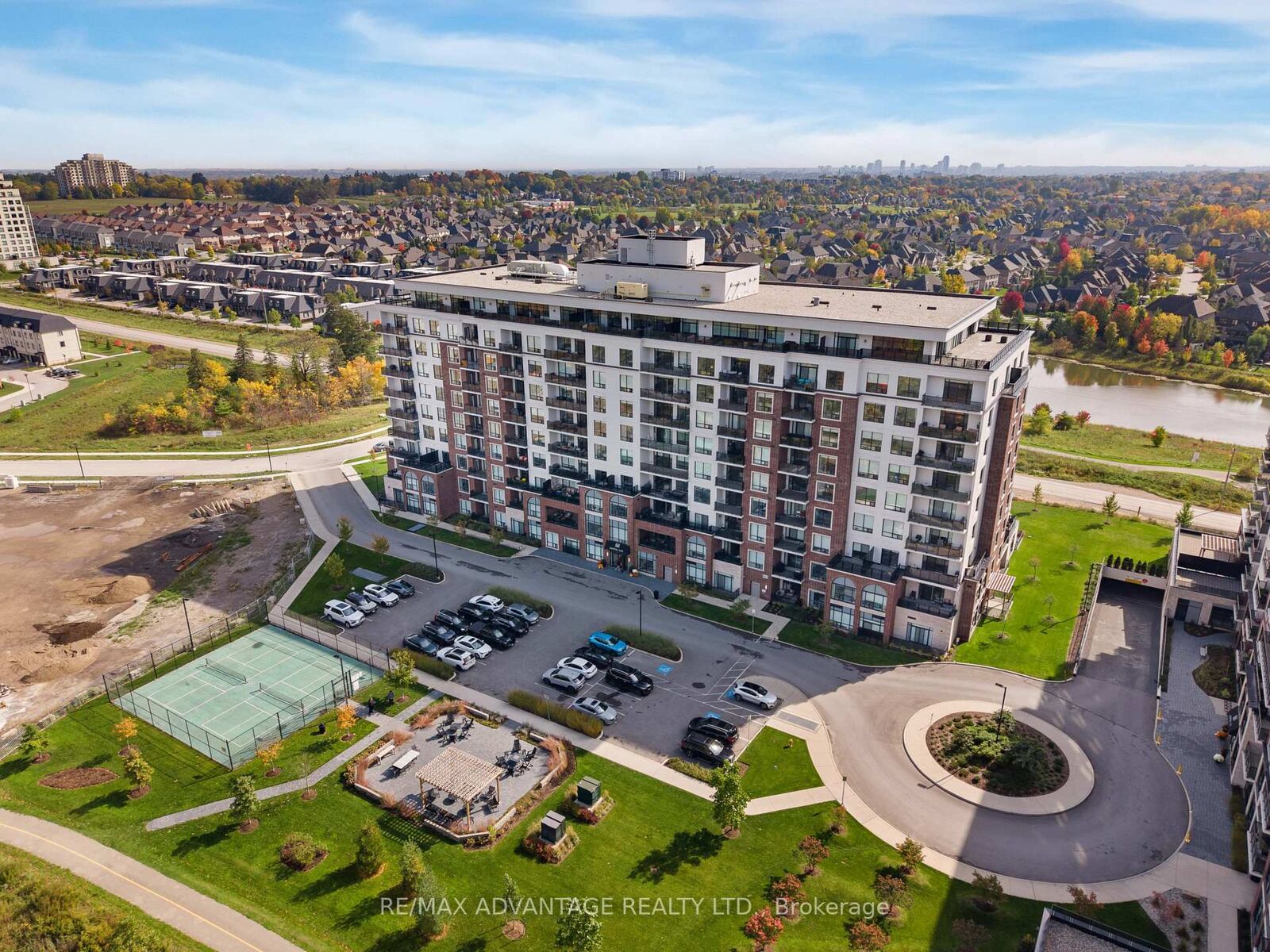 Property Photo: 480 Callaway Road 702 ON N6G 0Z3