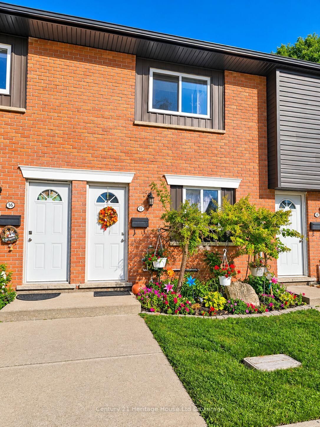 Property Photo: 133 Bay Street 17 ON N4S 8H7