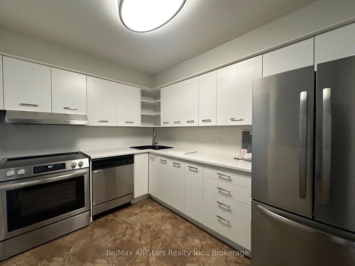 Property Photo:  8 Sherwood Street 4  ON K0M 1A0 