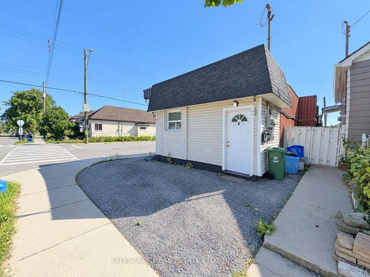 Property Photo:  198 Tragina Avenue N  ON L8H 5C8 