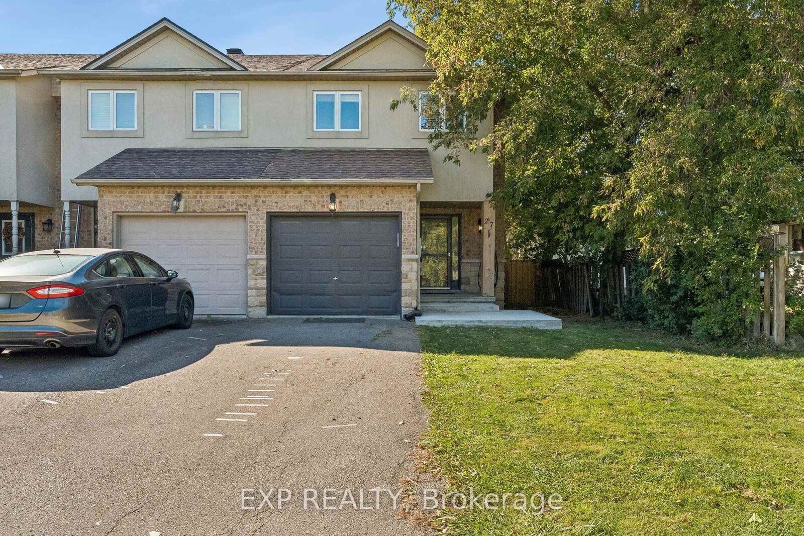 Property Photo:  27 Pettit Street  ON L8E 5V7 