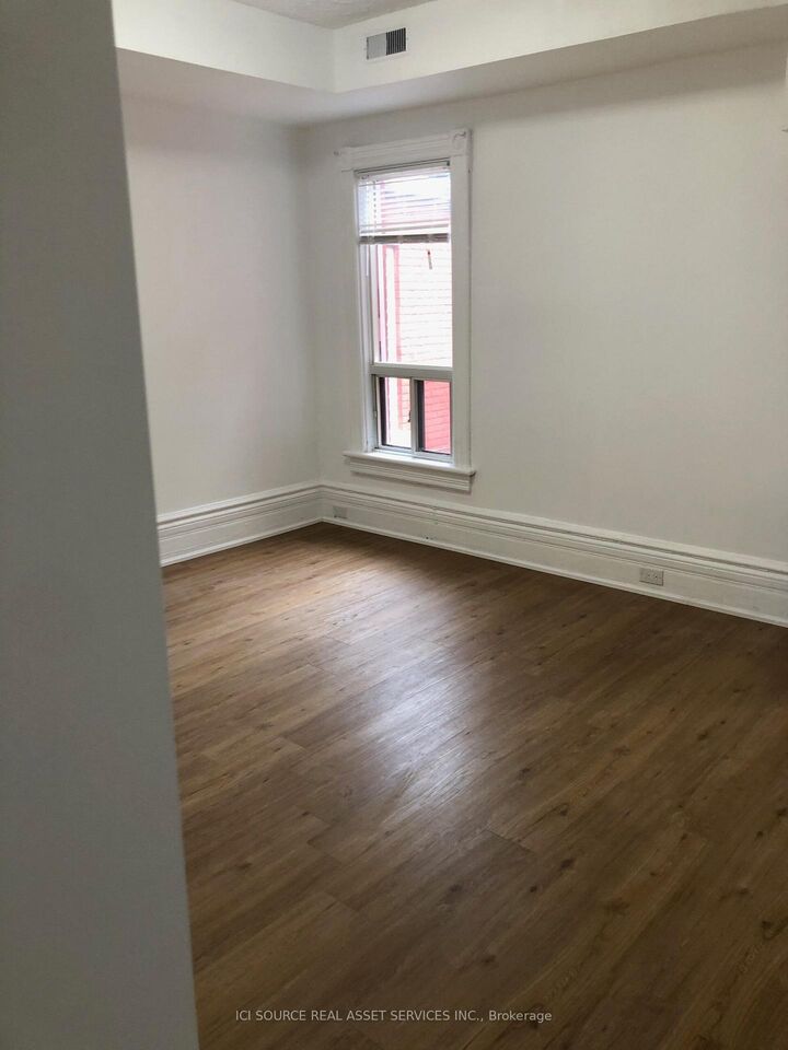 Property Photo:  198 Shaw Street 2  ON M6J 2W8 
