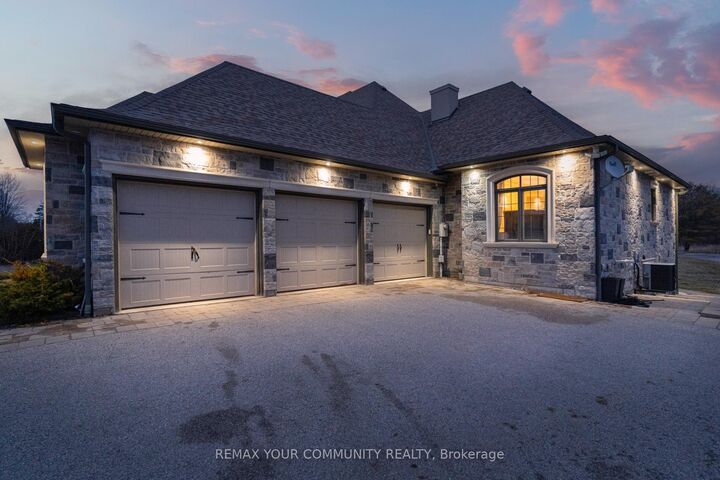 Property Photo:  20111 Bathurst Street E  ON L9N 1N3 