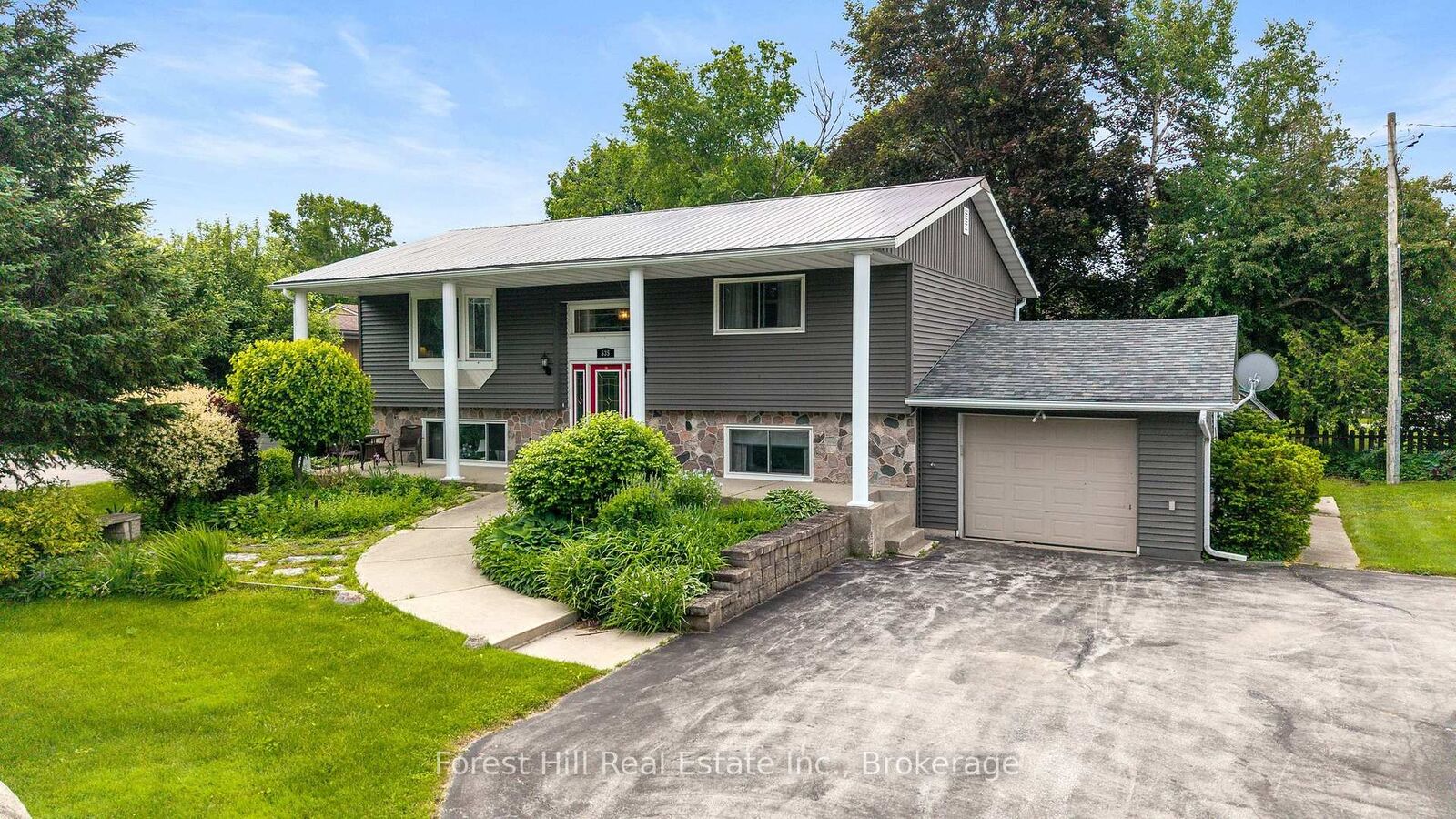 Property Photo:  535 George Street  ON N0H 2T0 