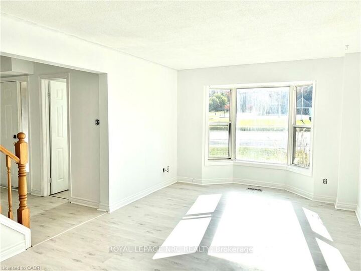 Property Photo:  299 Main Street E A  ON L2M 1R1 