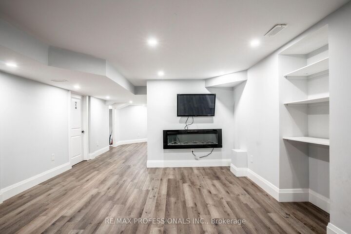 Property Photo:  129 Hutchinson Drive Lower  ON L9R 1M4 