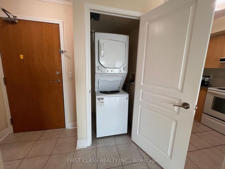 Property Photo: 75 South Town Centre Boulevard 707 ON L6G 0B3