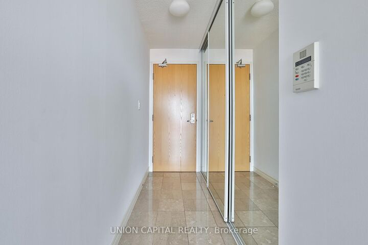 Property Photo:  88 Grangeway Avenue 1801  ON M1H 0A2 