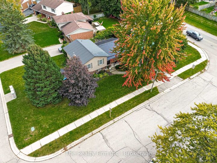Property Photo:  2 Greenwood Road  ON N5C 3N1 