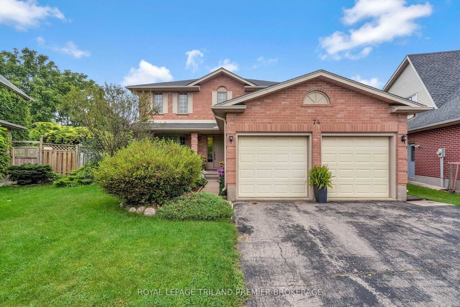 Property Photo:  74 Napoleon Drive  ON N5V 4A9 