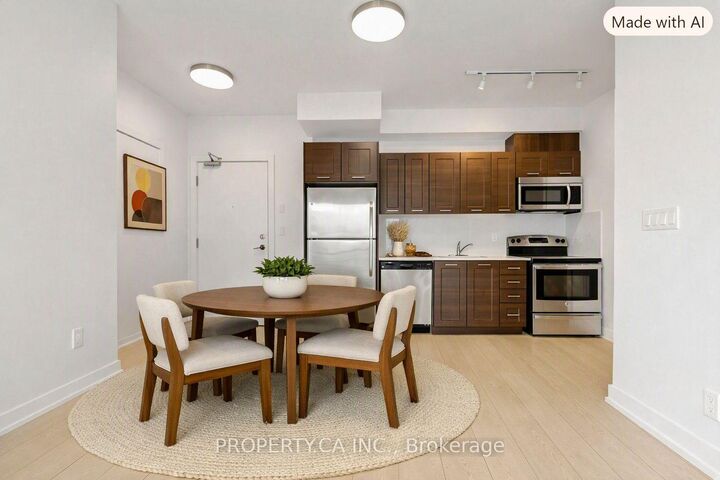 Property Photo:  20 Bruyeres Mews 1202  ON M5V 0G8 