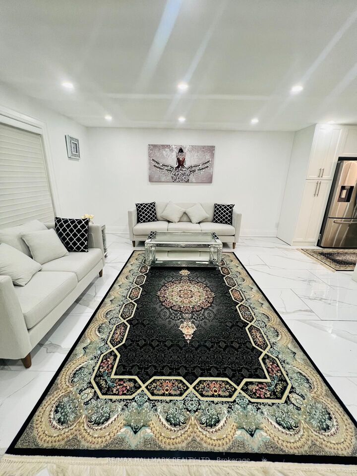 Property Photo:  300 Tipperary Street  ON L1J 6Y1 