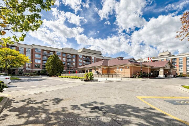 Property Photo:  100 Burloak Drive 2416  ON L7L 6P6 