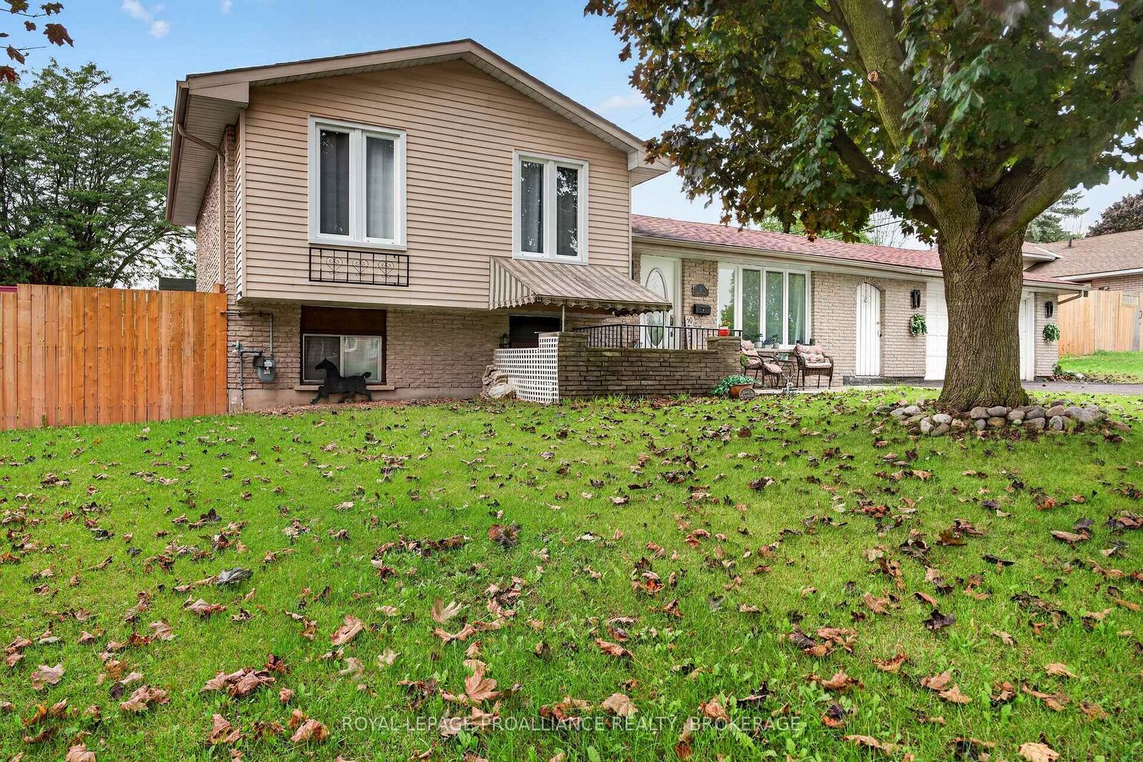 Property Photo:  2 Virginia Street  ON K7K 5Y4 