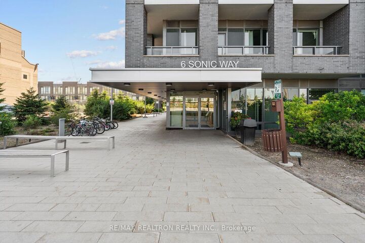 Property Photo:  6 Sonic Way N2010  ON M3C 0P1 