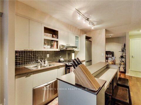Property Photo:  111 Elizabeth Street 1001  ON M5G 1P7 