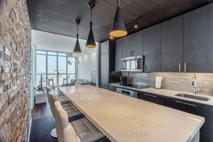 Property Photo:  15 Iceboat Terrace Ph12  ON M5V 4A5 