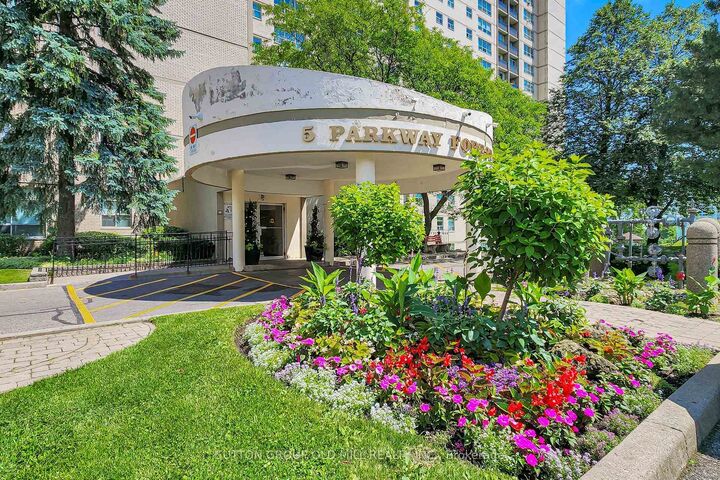 Property Photo:  5 Parkway Forest Drive 1901  ON M2J 1L2 