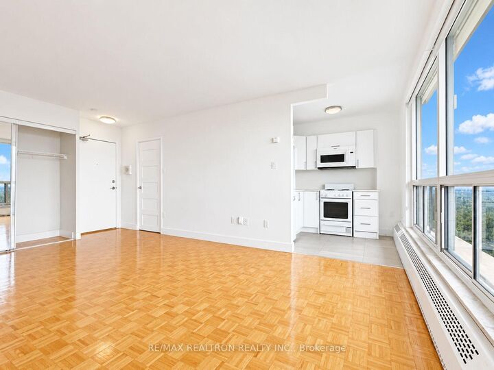 Property Photo:  666 Spadina Avenue 2414  ON M5S 2H8 