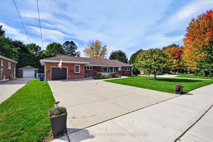 Property Photo:  696 Queen Street  ON N7M 2K2 