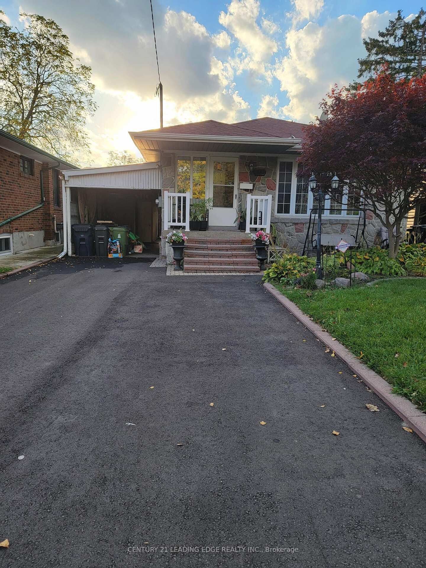 Property Photo:  108 Crocus Drive  ON M1R 4T1 
