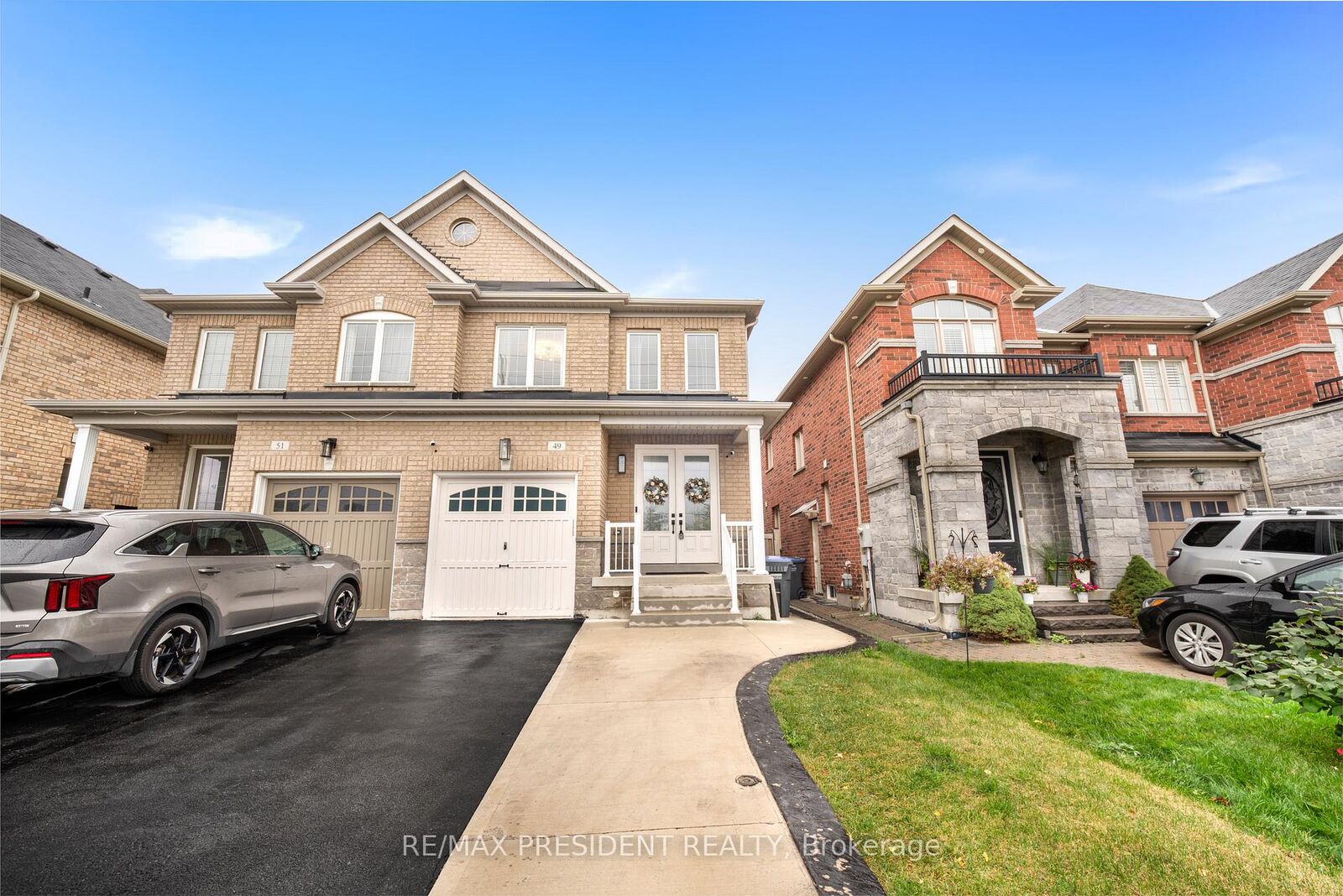 Property Photo:  49 Campwood Crescent  ON L6P 3S6 