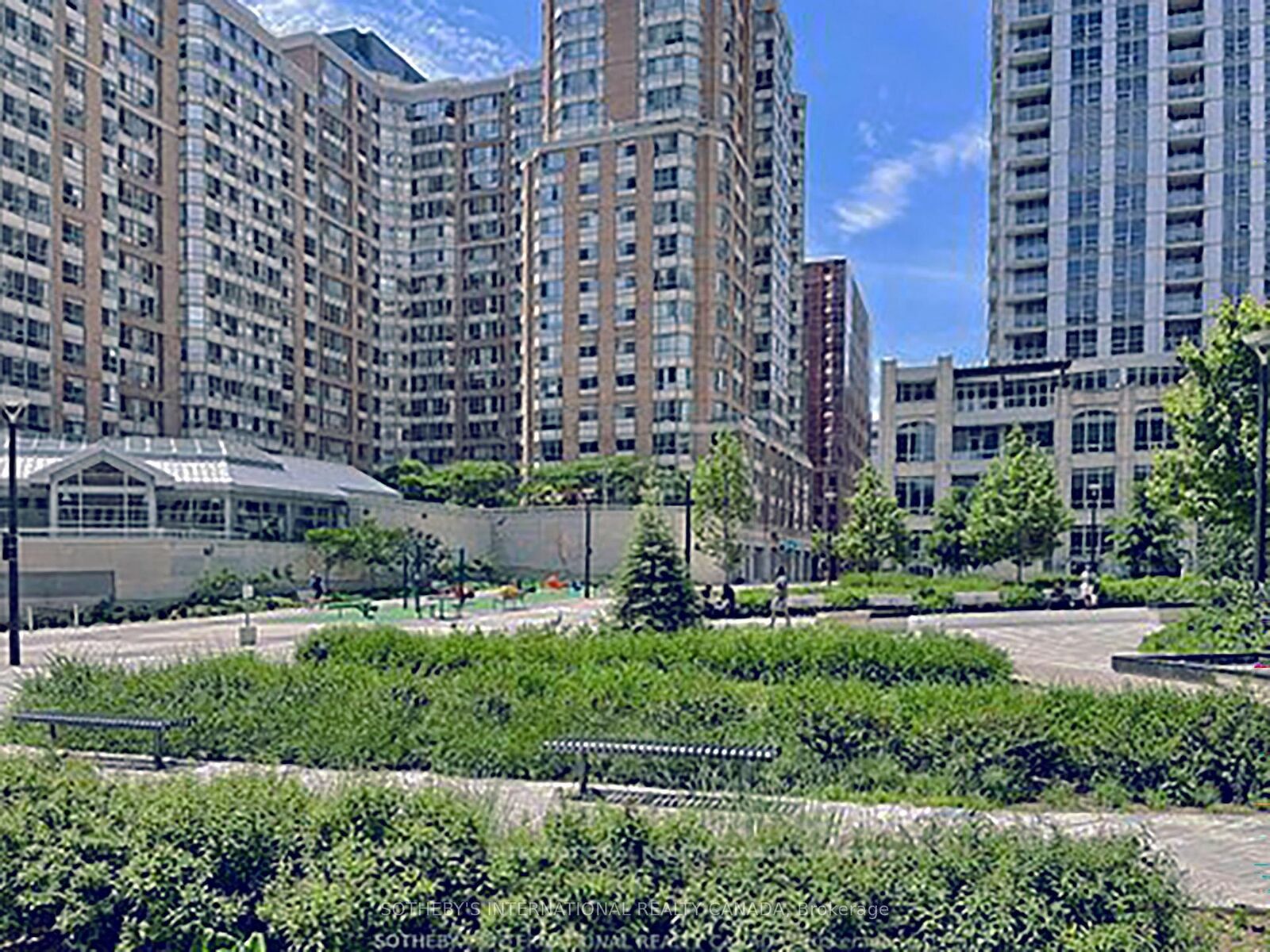 Photo de la propriété:  711 Bay Street 1715  ON M5G 2J8 