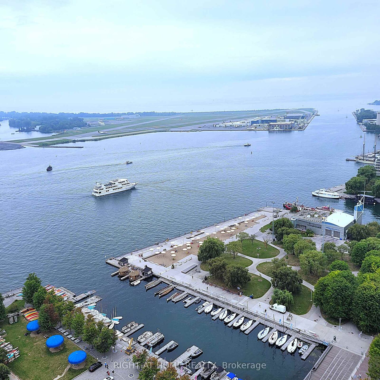 Property Photo:  270 Queens Quay W 2702  ON M5J 2N4 