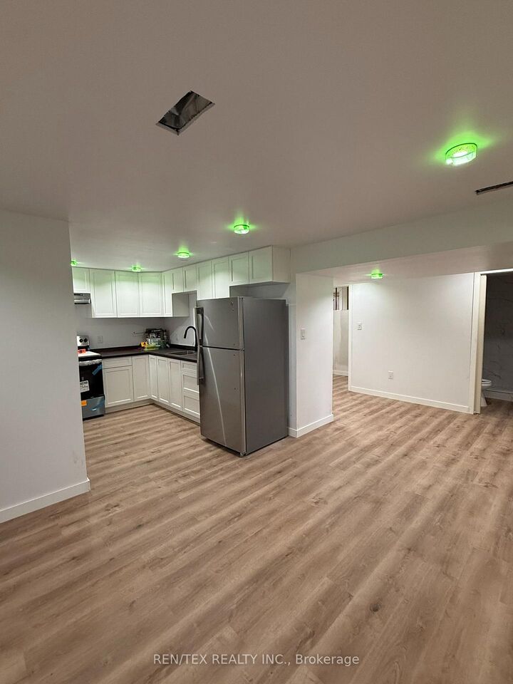 Property Photo:  52 Watercliffe Road Lower 2  ON M9W 4E7 