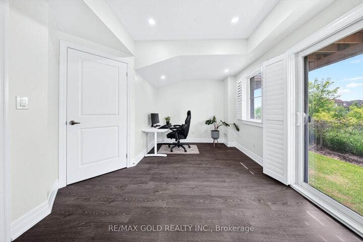Property Photo:  384 Arctic Red Drive 12  ON L1L 0M5 