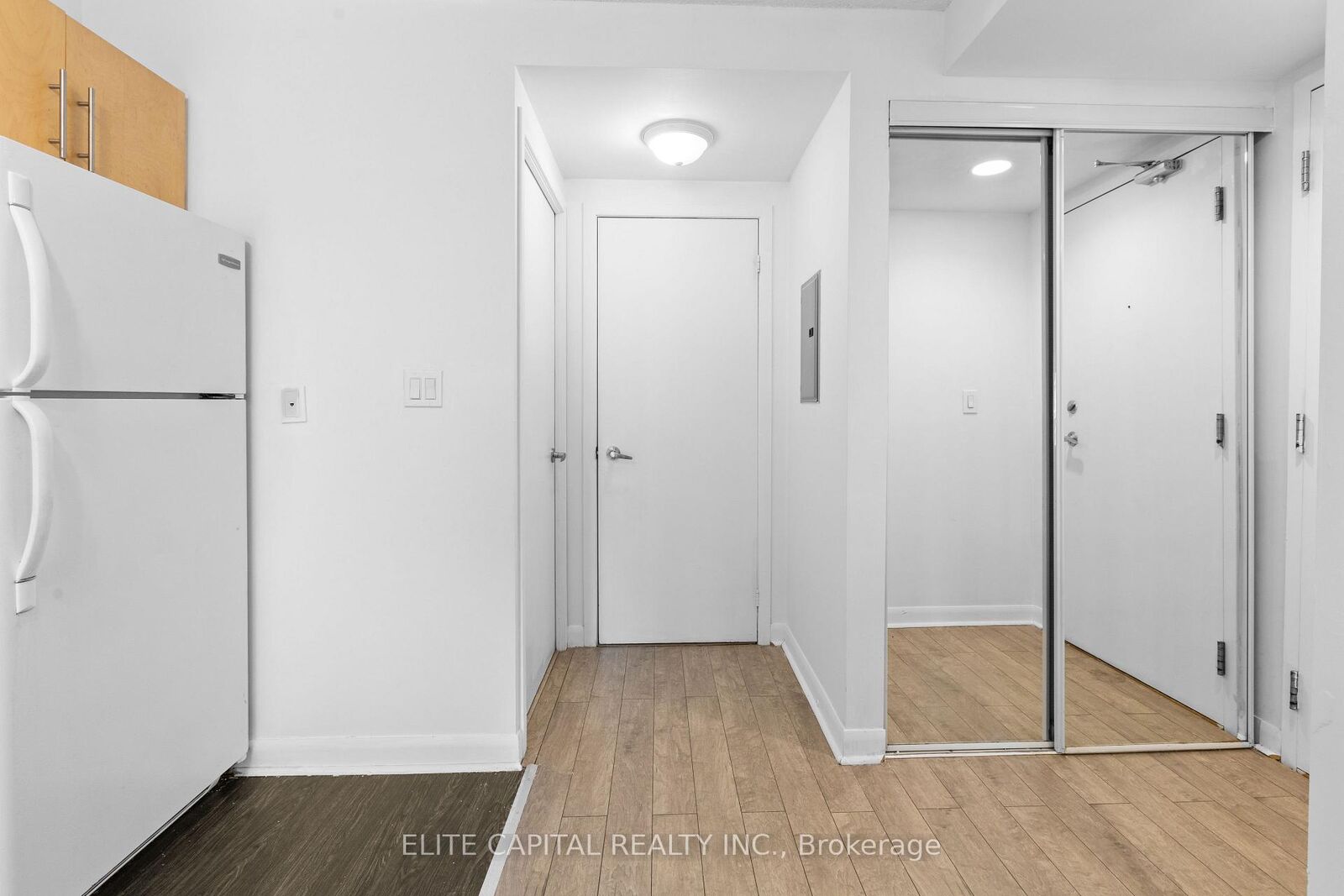 Property Photo:  600 Fleet Street 1311  ON M5V 1B7 