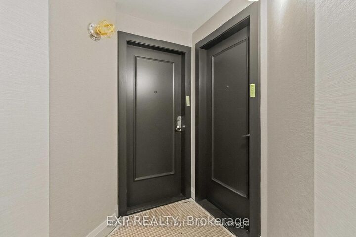 Property Photo:  7250 Yonge Street 206  ON L4J 7X1 