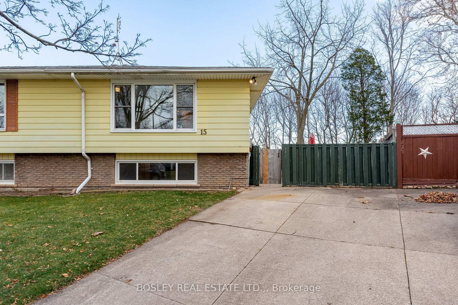 Property Photo:  15 Alden Court  ON L2T 3X2 