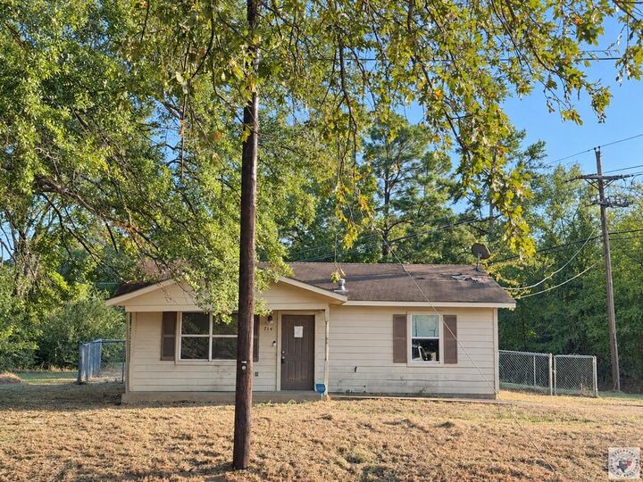 Property Photo:  714 Polk St  TX 75551 