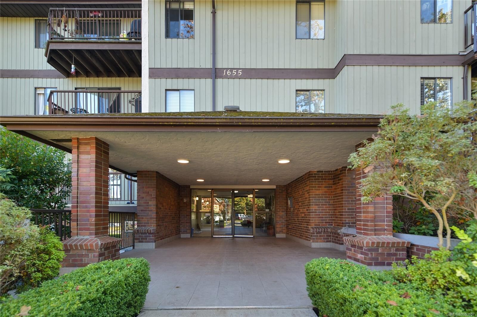 Property Photo:  1655 Begbie St #408  BC V8R 1L4 
