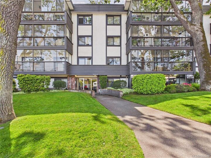 Property Photo:  1665 Oak Bay Ave #401  BC V8R 1B5 