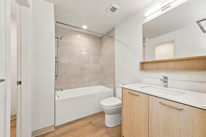 Property Photo:  1529 Oxford 409  BC V7J 0G2 