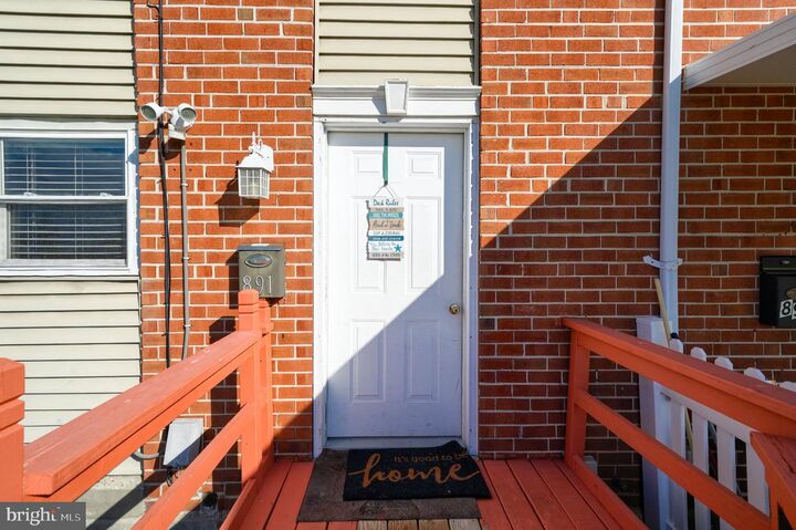 Property Photo: 891 E Kings Court PA 17403