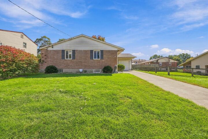 Property Photo: 2495 Fulbourne Drive OH 45231