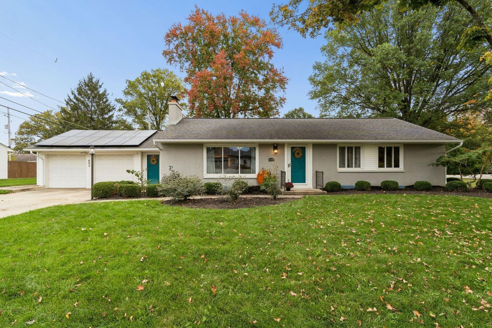 Property Photo: 602 E Cooke Road OH 43214