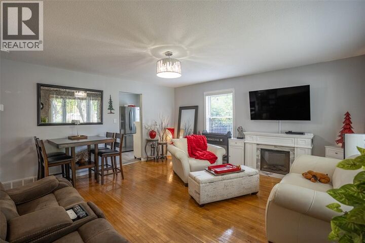 Property Photo:  549 Cromwell Street  ON N7T 3Z5 