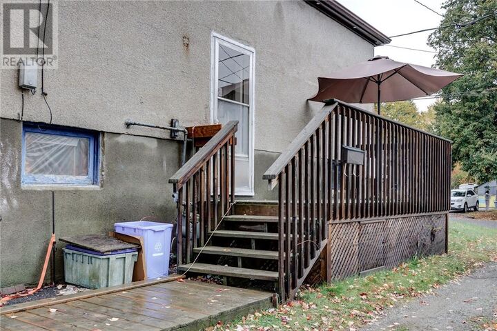 Property Photo:  1941 Keen  ON P3B 1Y6 