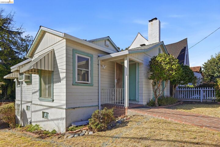 Property Photo:  2901 Sheffield Ave  CA 94602 
