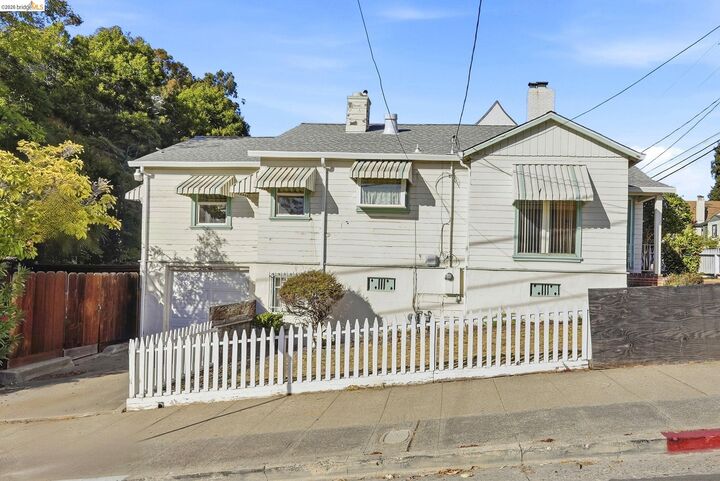 Property Photo:  2901 Sheffield Ave  CA 94602 