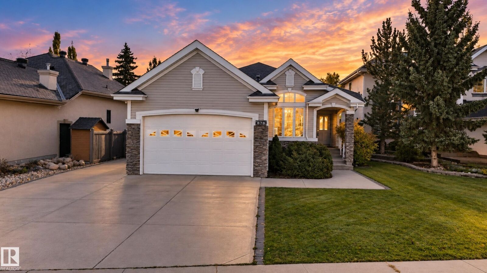 Property Photo:  876 Twin Brooks Close NW  AB T6J 6V2 