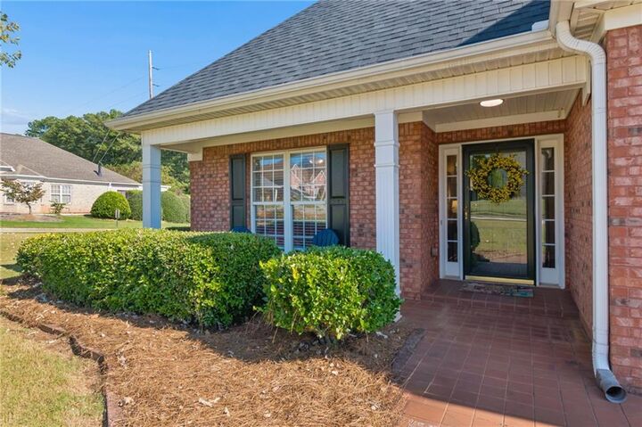 Property Photo: 1180 Livery Circle GA 30046